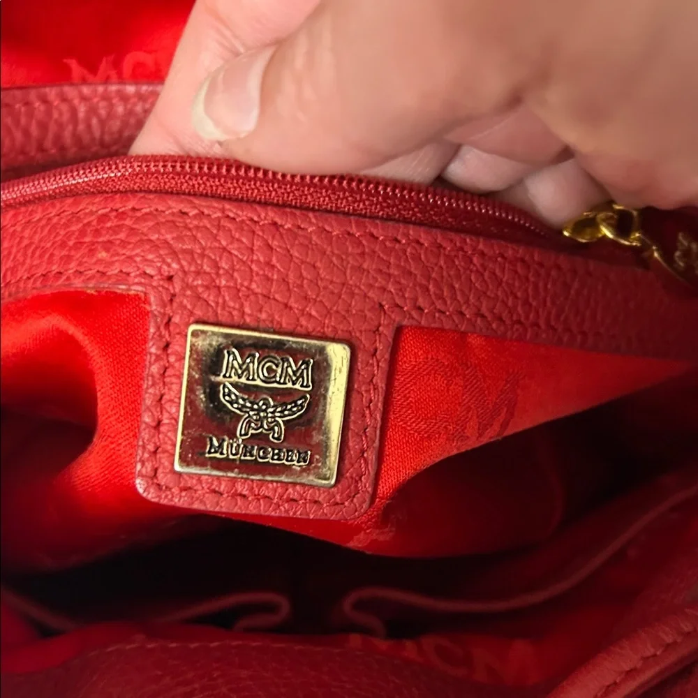 MCM Stylish Red Leather Bucket Bag with COA - Picture 8 of 13